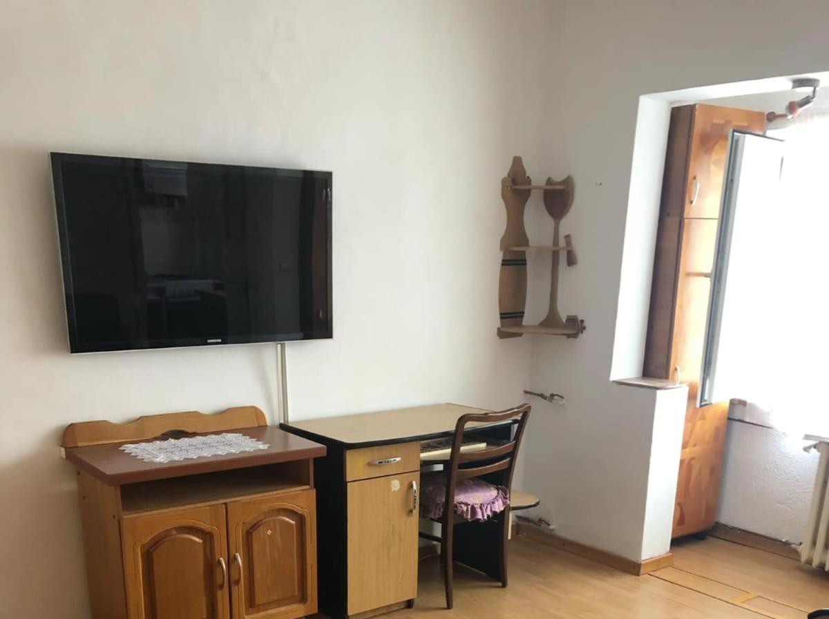 1 Apartament *