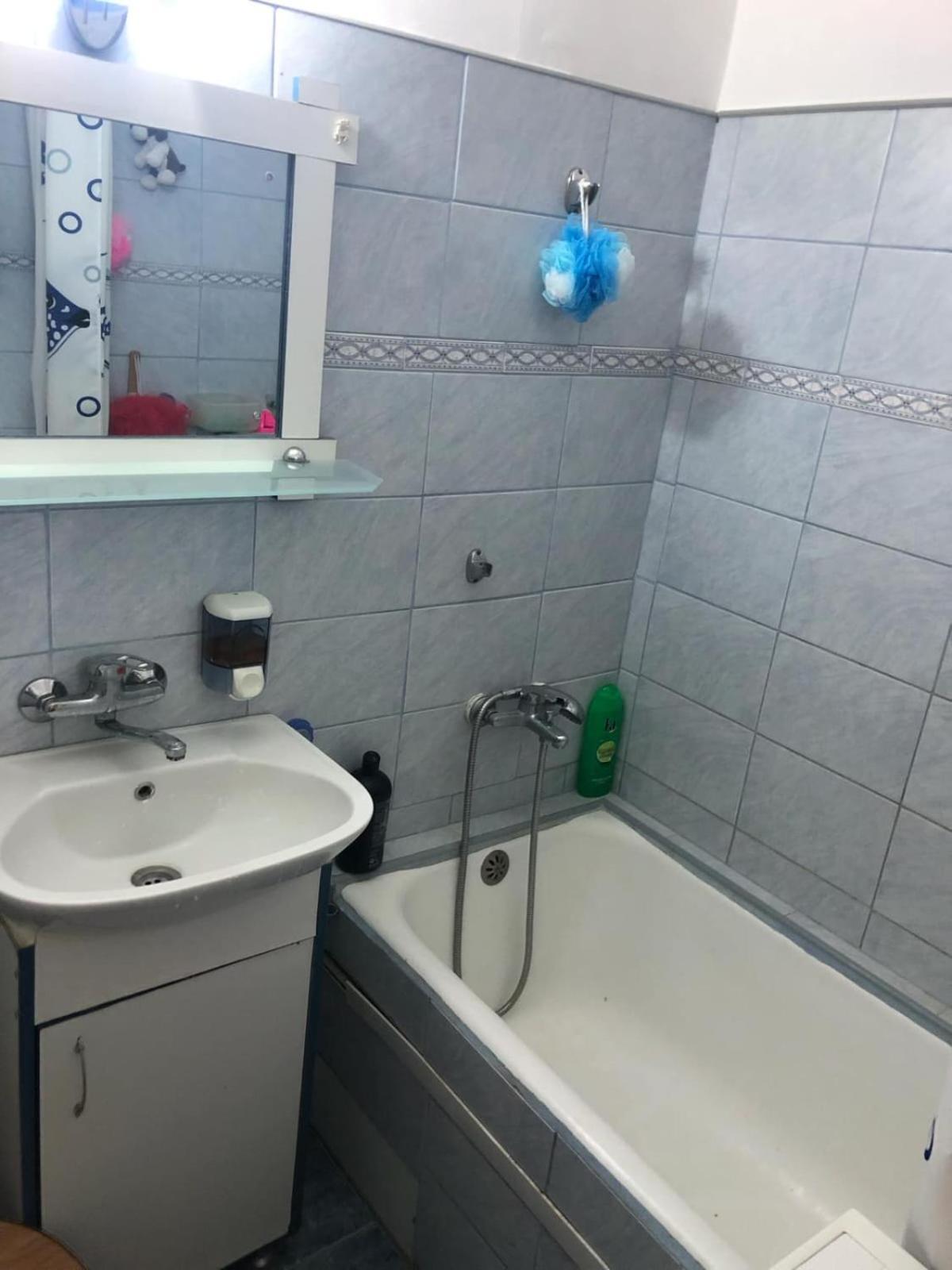1 Apartament *
